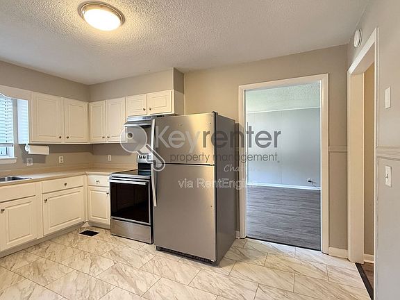 3rd image of 550 Alexander Dr #A