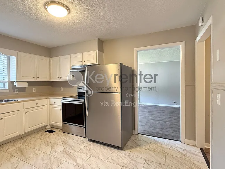 550 Alexander Dr #A — Photo 3