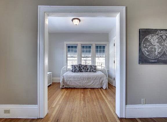 4th image of 998 Dayton Avenue