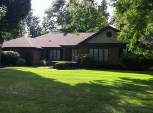 190 Briarhill Rd, Williamsville, NY 14221