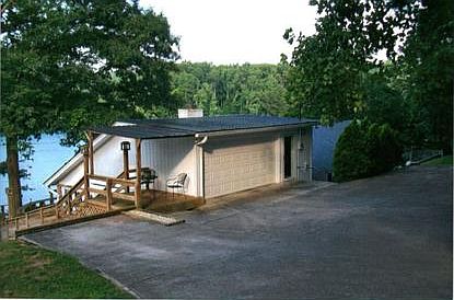 4th image of 2053 Lakewood Dr