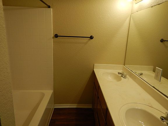 5th image of 309 Woodrose Dr