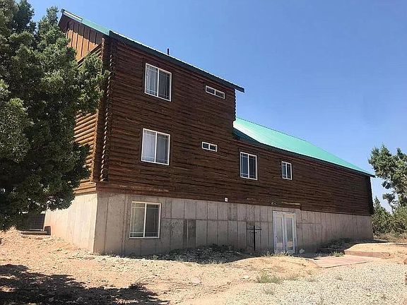another picture of the rear of the house.