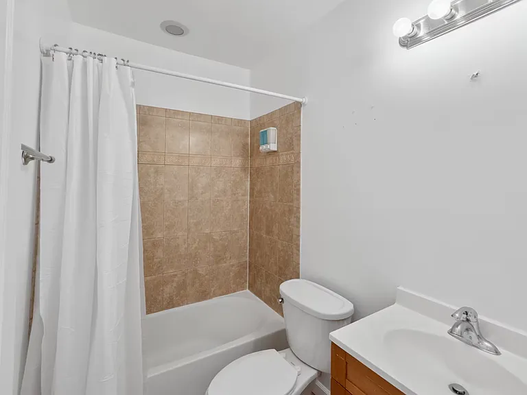1304 Adams St NE #102 — Photo 5
