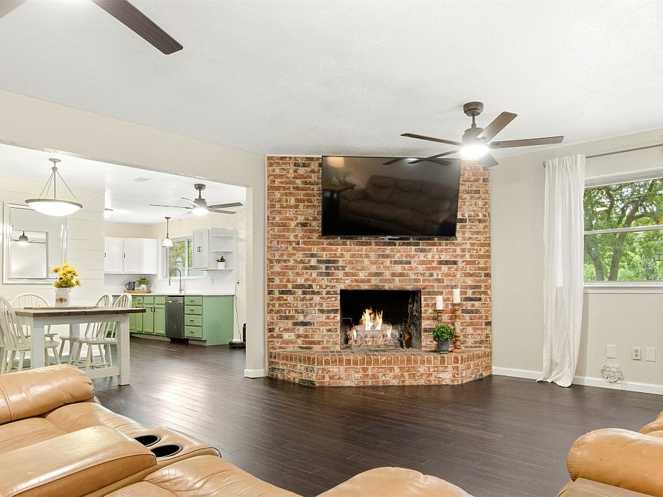 1st image of 304 W Mistletoe Dr