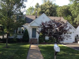 15 Oswego Ave, Oakland, NJ 07436