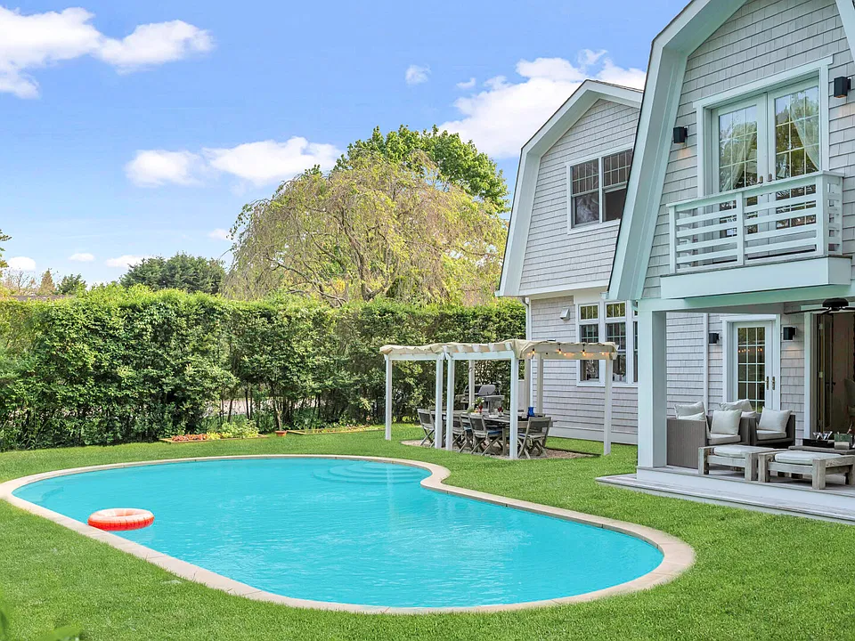 20 Little Plains Rd