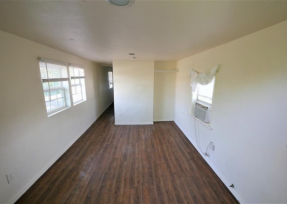 1st image of 1419 Laredo St APT 9