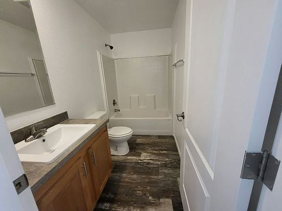 5th image of 3642 Boulder Hwy Trailer 69