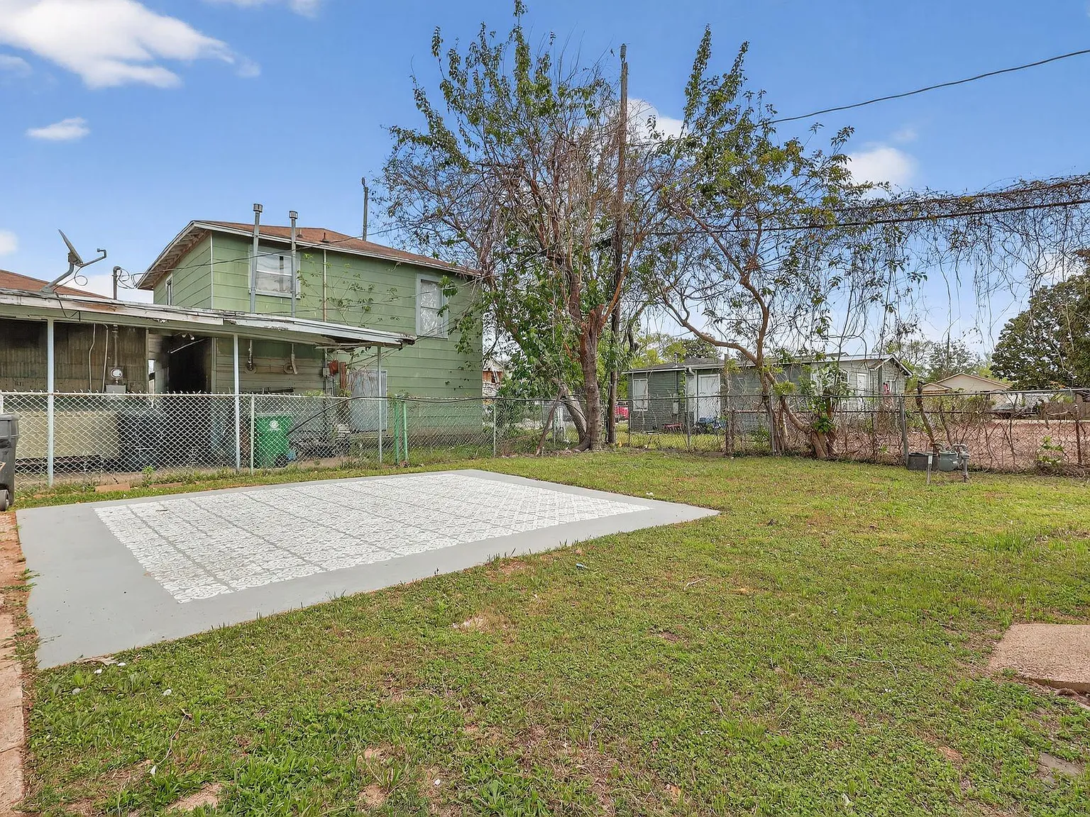 4 bed, 2.5 bath, 1605 sqft, $1,800 — Photo 3