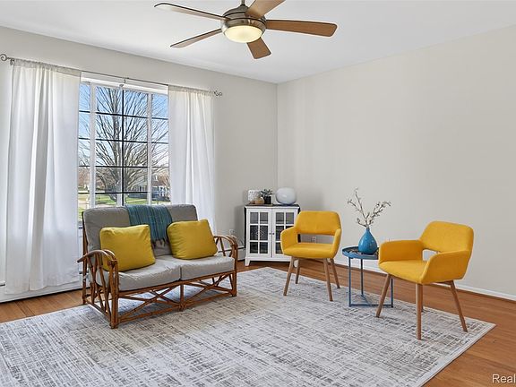 3rd image of 451 Miller Ave APT 211