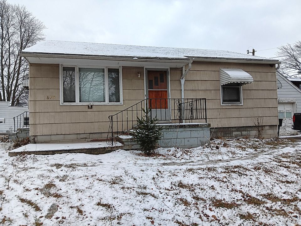 1st image of 640 N Summit St