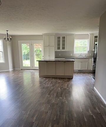5th image of 204 N Maplecrest Drive