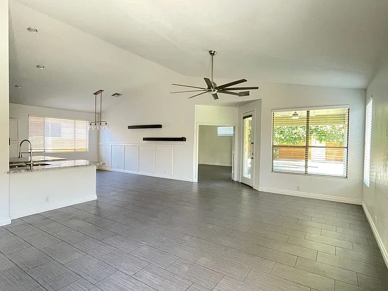 2670 E Hulet Dr — Photo 4