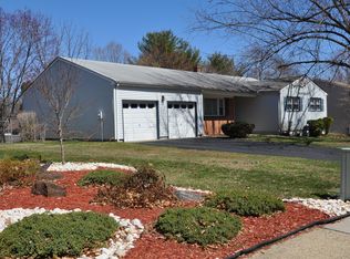 12 Oak Crest Dr, East Brunswick, NJ 08816