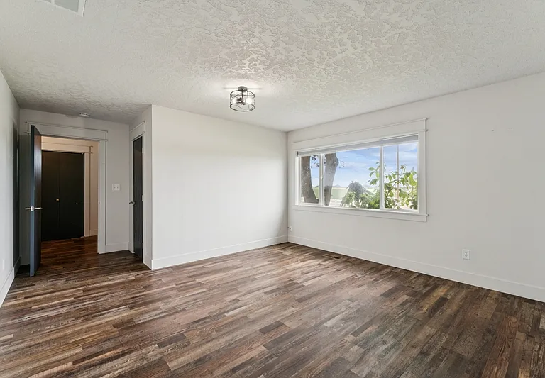 10996 Willis Rd — Photo 14