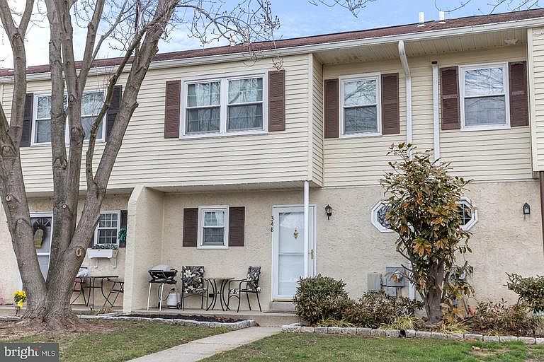 1st image of 348 Carlyn Ct