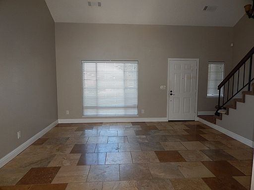 3rd image of 379 Clydesdale Dr