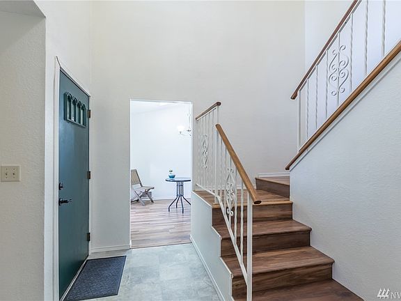 5th image of 14516 Crown Dr E