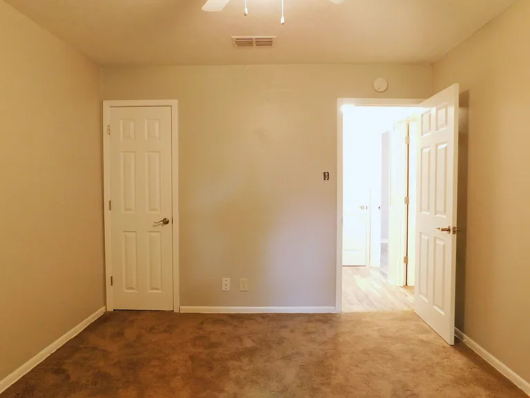 325 W Jones St — Photo 16