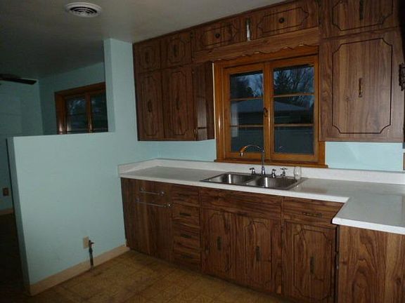 2nd image of 2526 Crystal Dr