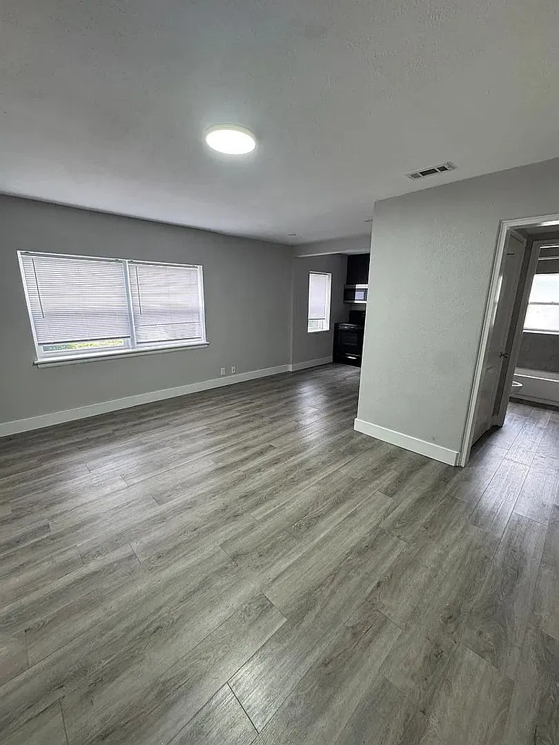 2 bed, $995 — Photo 4