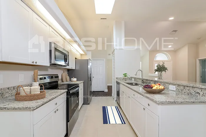 3 bed, 2.0 bath, 1805 sqft, $2,395 — Photo 2
