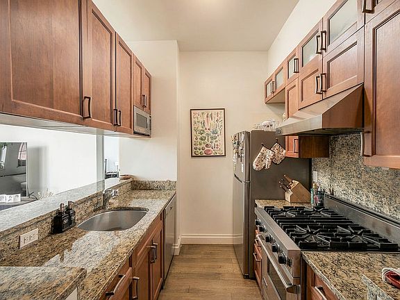 5th image of 21 S William St APT 4E