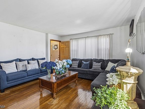 4th image of 310 Cristiani St