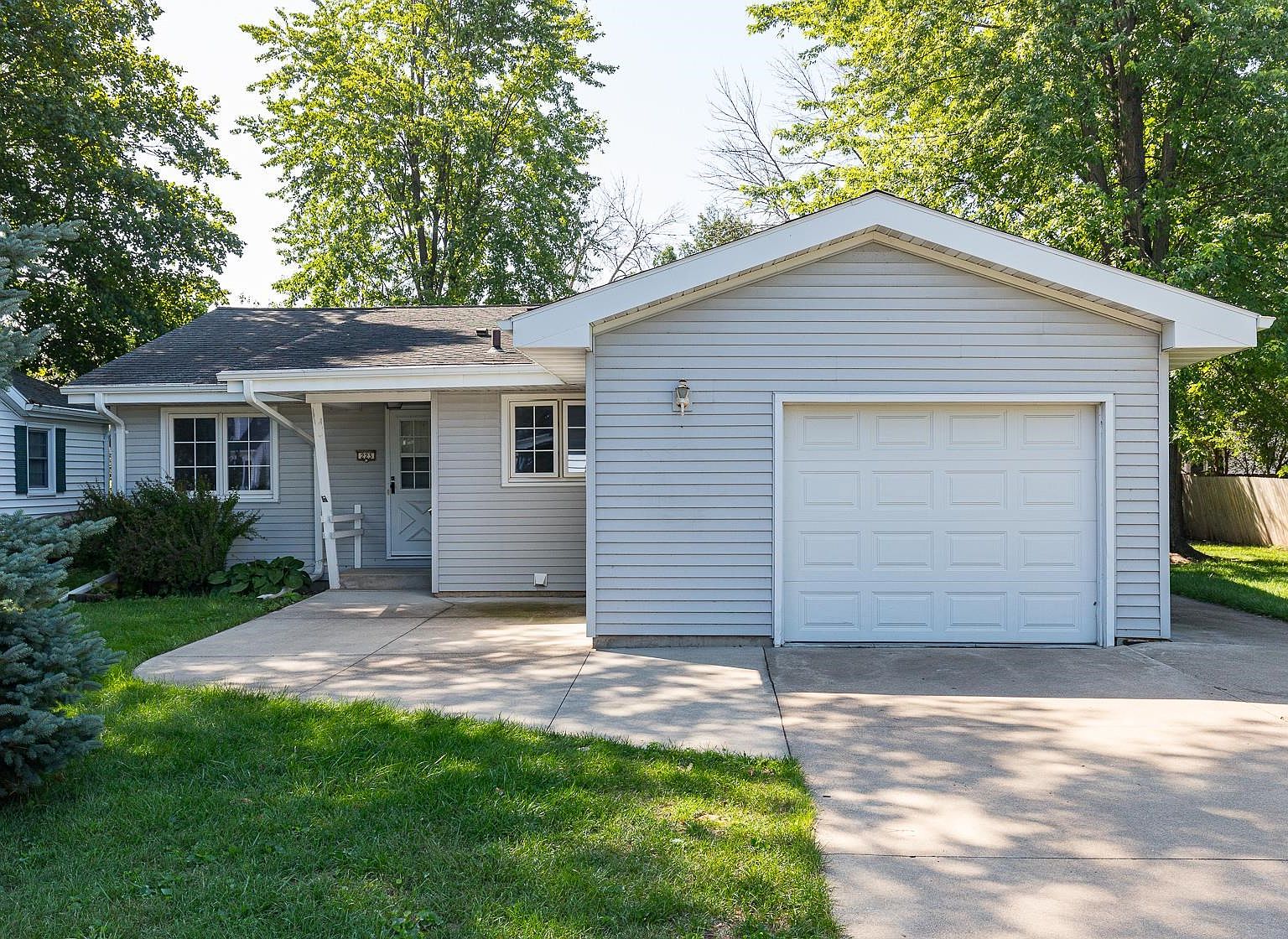 223 Edgewood Dr, Neenah, WI 54956 Zillow