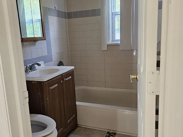 895 Madison Ave — Photo 11