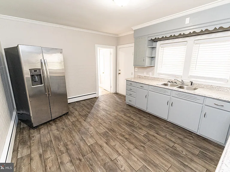 1109 N Division St — Photo 22