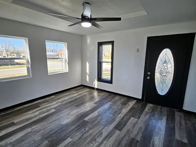 302 Windsor St #1 — Photo 3