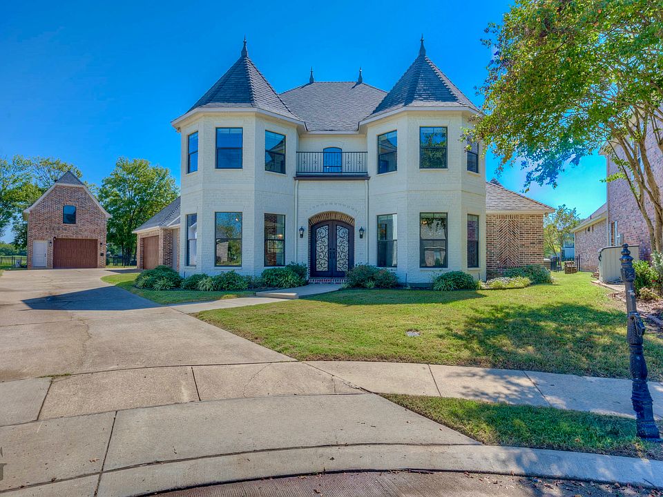 1st image of 555 Canterbury Ln