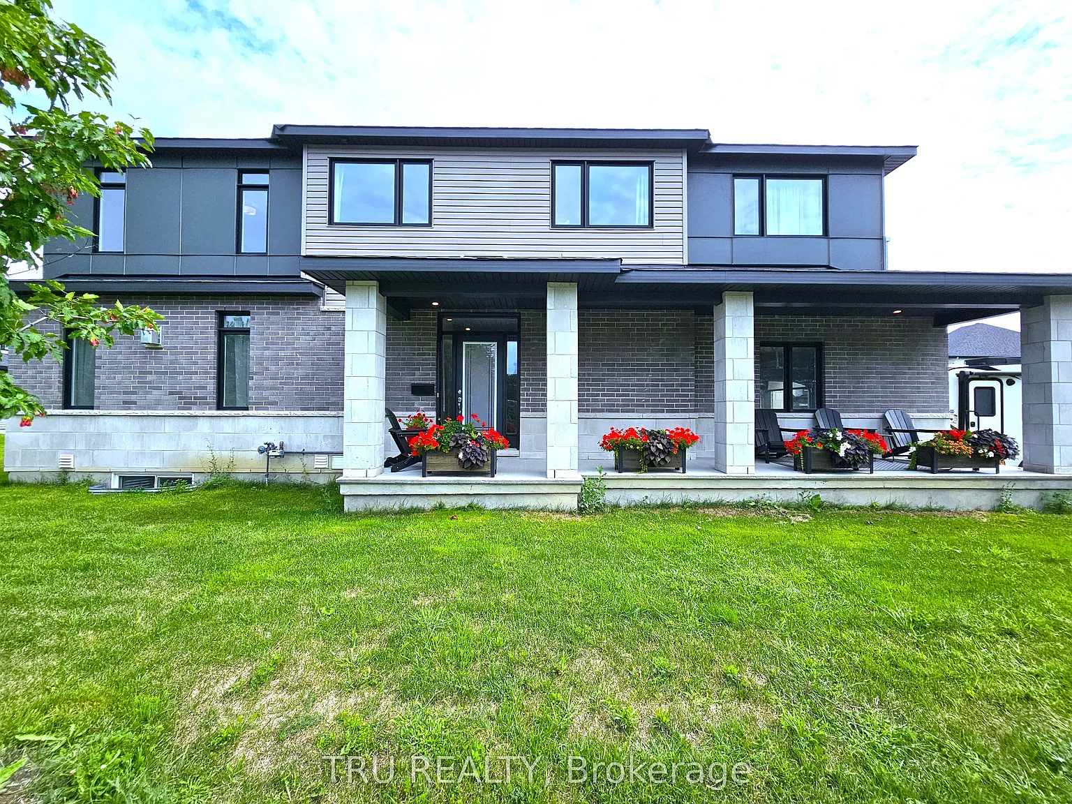 5 bed, $3,100 — Photo 3
