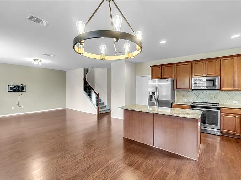 504 Hoot Owl Ln S — Photo 6