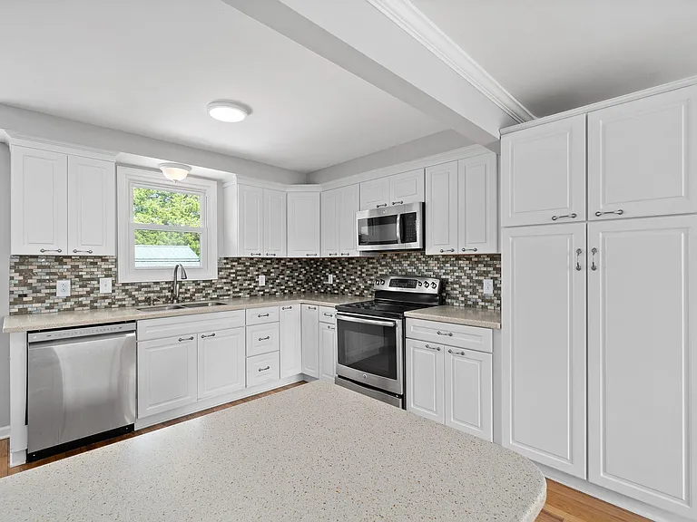 4151 Chapel Hill Rd — Photo 6