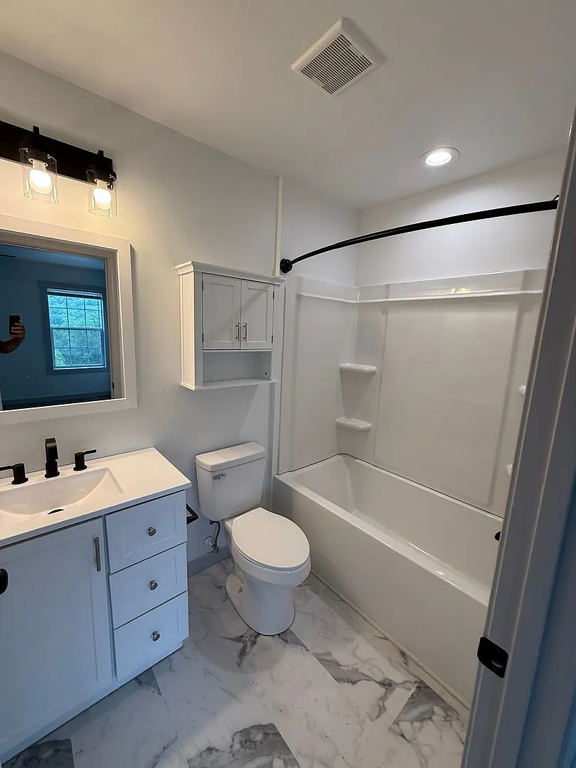Newly Built 2 Bedroom 2.5 Bath — Photo 3