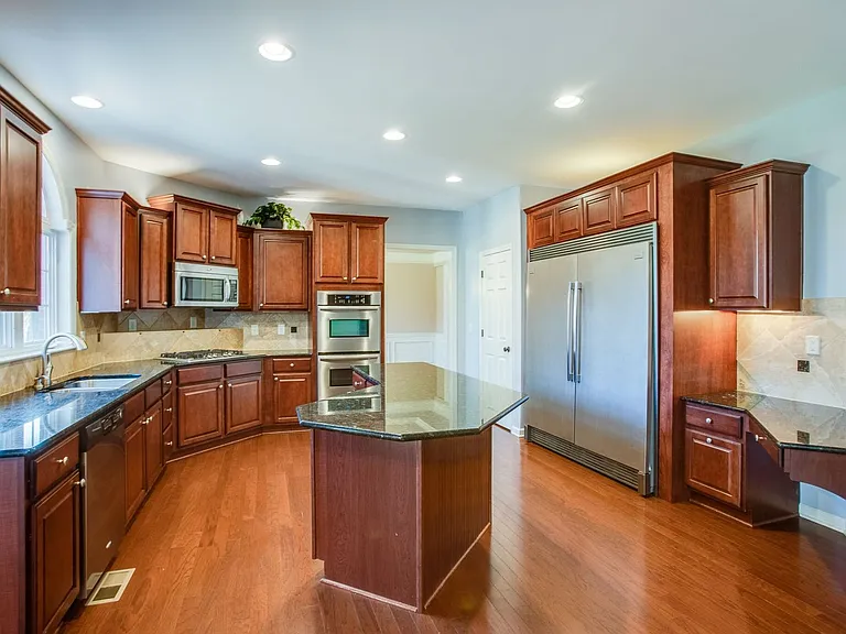 417 Gambrel Ct — Photo 37