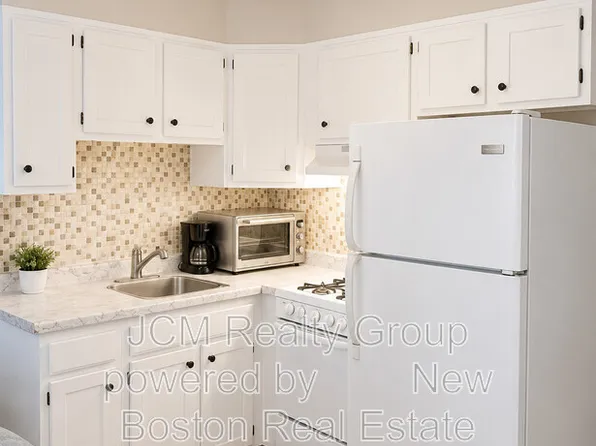 17 Irwin St, Winthrop, MA 02152