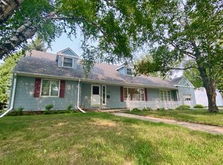 2626 5th Ave N, Grand Forks, ND 58203