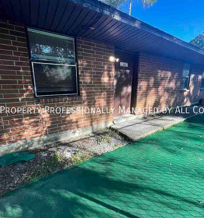 1st image of 2567 Chestnut Woods Dr