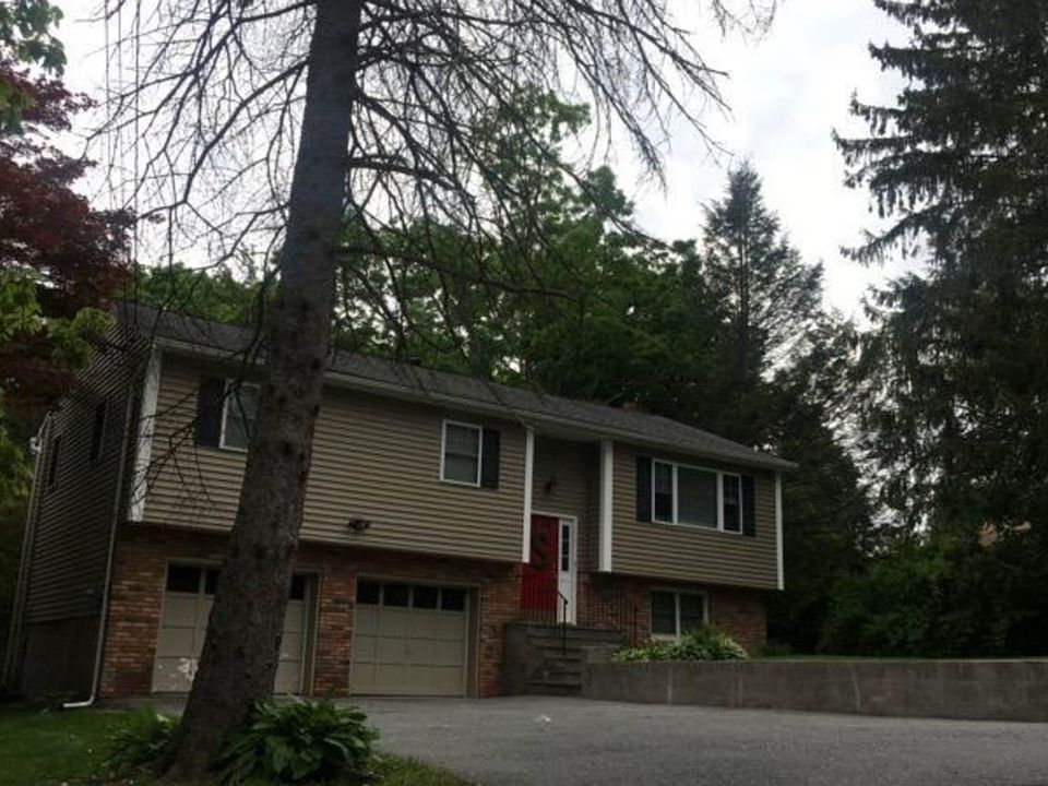 1st image of 547 Marlet Pl