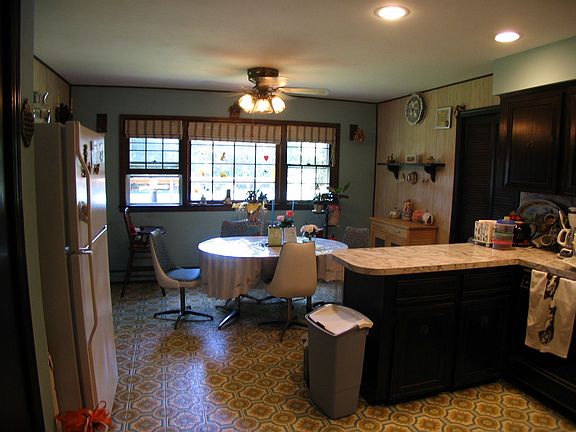 5th image of 11 Hemlock Dr