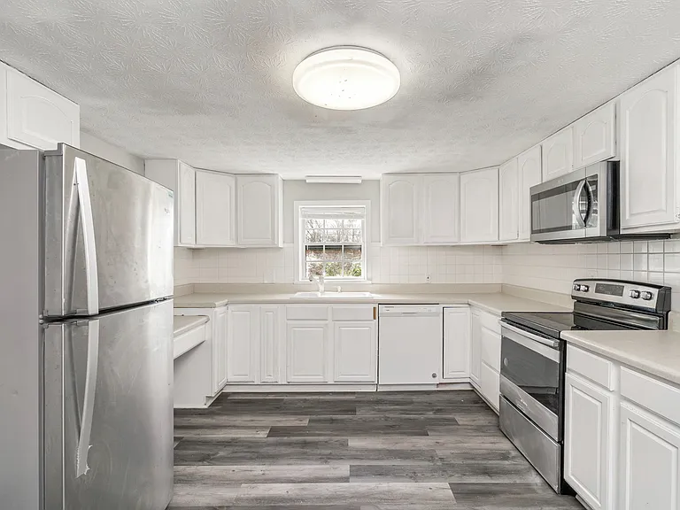 9907 Donovan Ln — Photo 9