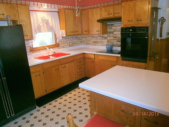 Great kitchen with island