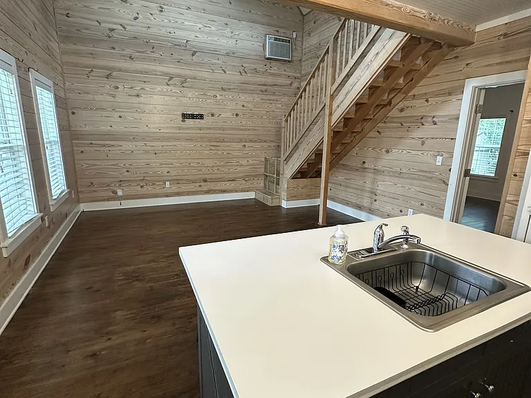 503 Hosea St — Photo 3