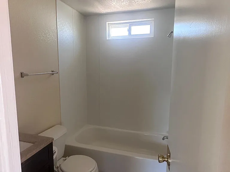 1554 N Guam St #7 — Photo 12