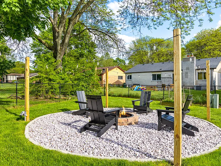2140 Adrienne Dr — Photo 41