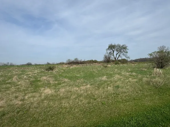 104 Kyle Ln, Kirkland, IL 60146